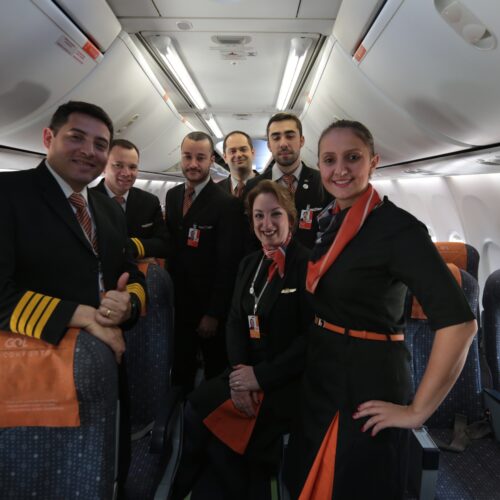 Pilotos e comissários de voo correm riscos maiores de ter câncer causado por exposição à radiação cósmica