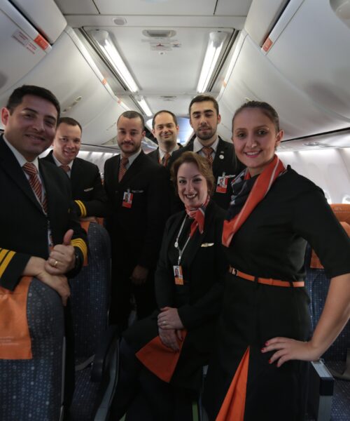 Pilotos e comissários de voo correm riscos maiores de ter câncer causado por exposição à radiação cósmica