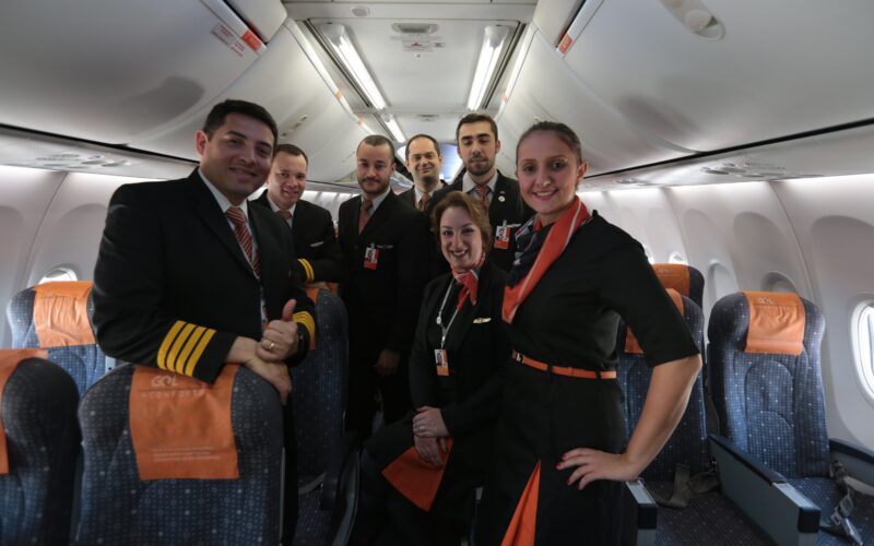 Pilotos e comissários de voo correm riscos maiores de ter câncer causado por exposição à radiação cósmica