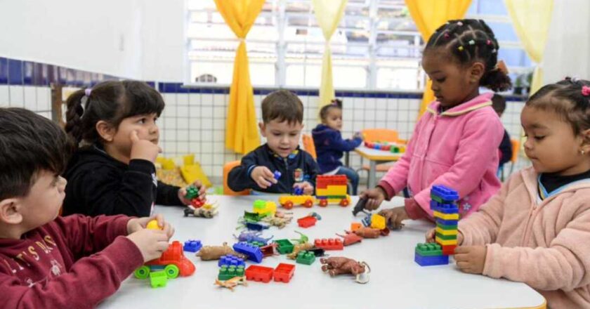 Creche Espaço do Saber, na Vila Nova, é a primeira a receber plataforma de elevação para acessibilidade