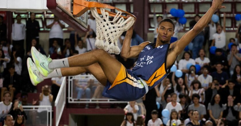 Jogos Estudantis de Volta Redonda é aberto com a participação do jogador da Seleção Brasileira de Basquete