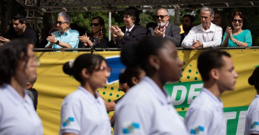 Desfile da independência em Volta Redonda reúne mais de 30 mil pessoas