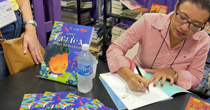 “Como Música para os Ouvidos”, de Isa Colli, emociona leitores na Bienal do Rio