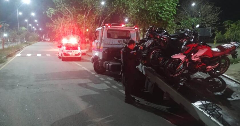 Nove motos barulhentas que estariam em ‘rolezinho’ em Volta Redonda foram apreendidas