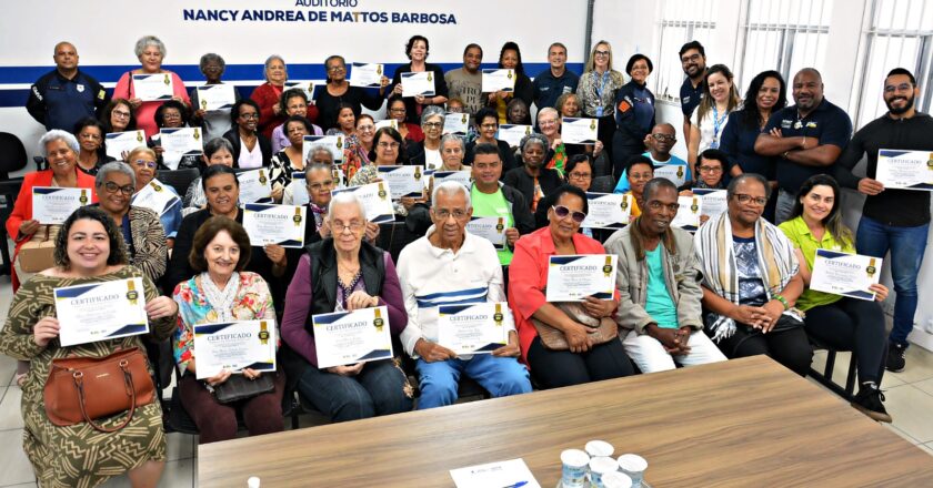 Melhor Idade  recebe diploma de ‘Amigos da Ordem Pública’