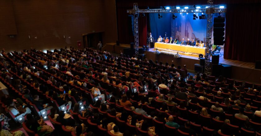 Professores ‘Destaque do Ano’ são premiados em festa, em Volta Redonda