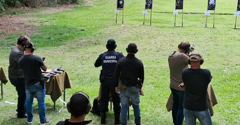 Guarda Municipal de Volta Redonda participa de encontro no Comando Militar do Leste, no Rio