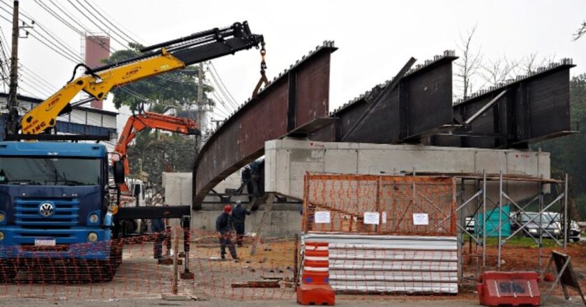 Construção de novo viaduto em Volta Redonda tem mais uma etapa finalizada