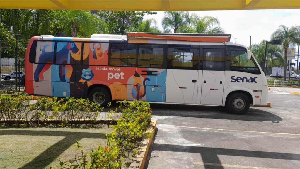 Escola Móvel Pet do Senac-RJ leva atividades gratuitas para pets e tutores no aniversário de Volta Redonda