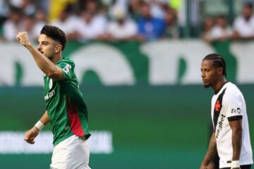 Palmeiras goleia o Vasco e dispara na liderança