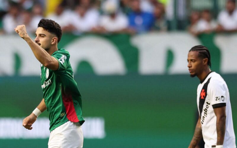 Palmeiras goleia o Vasco e dispara na liderança