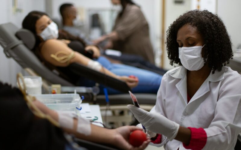 Inverno: Hemonúcleo de Volta Redonda mobiliza população para doar sangue em dias mais frios, quando captação reduz em 30%