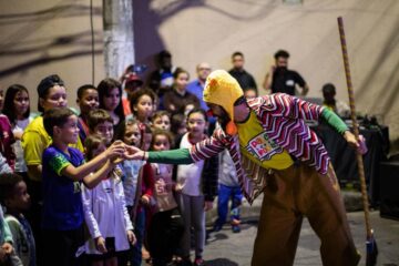 Volta Redonda: Palco Sobre Rodas iniciou apresentações de setembro na terça-feira (1º)