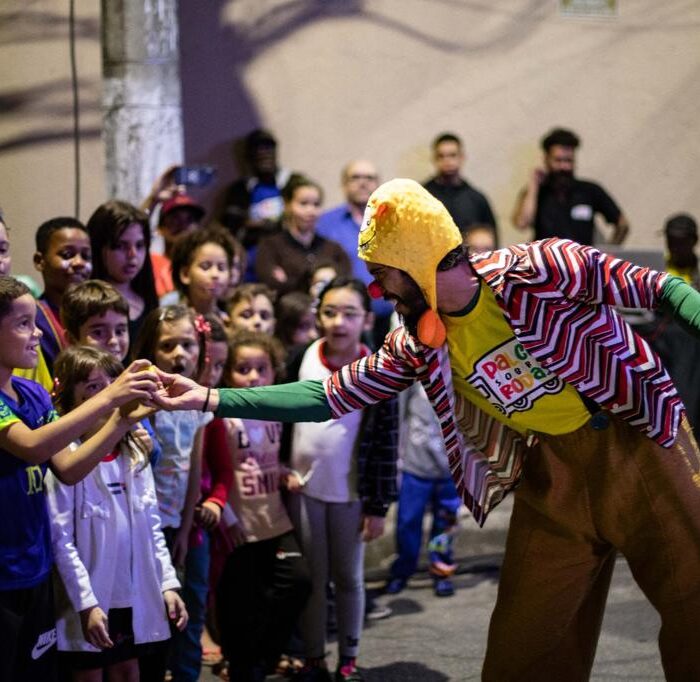 Volta Redonda: Palco Sobre Rodas iniciou apresentações de setembro na terça-feira (1º)