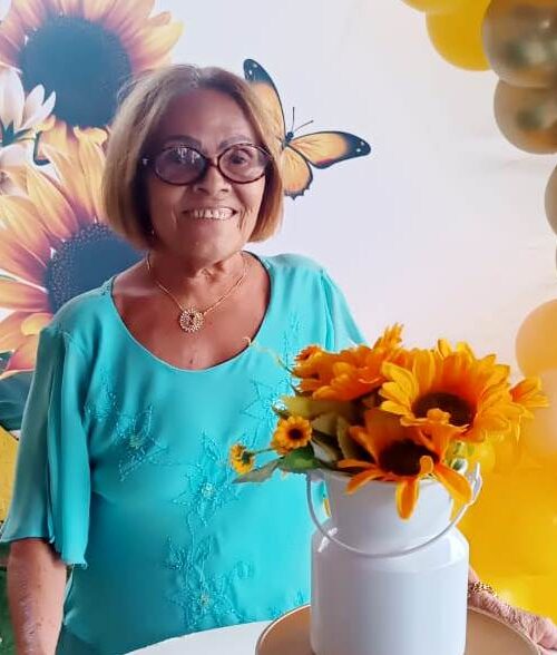 Aos 78 anos, Dona Noélia celebra a vida ao lado da família e dos amigos