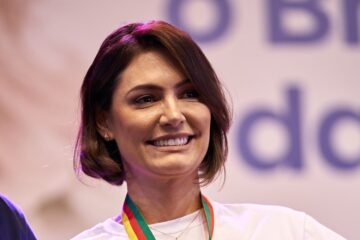 Michelle Bolsonaro publica mensagem religiosa após derrota de Flávio para Lula