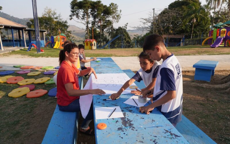 Obras de crianças de Resende chegam ao Planetário do Rio após passarem pelo MAM e serem publicadas em livro de arte