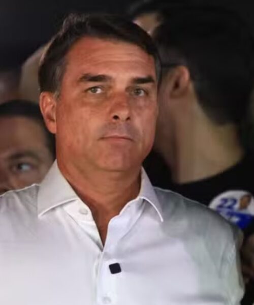 Polícia Federal cancela passaportes de Flávio Bolsonaro