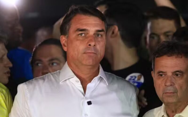 PF consulta Argentina sobre possível saída de Flávio Bolsonaro do Brasil; aliado nega